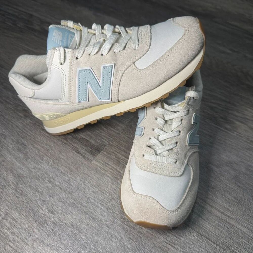 New Balance 574 Linen Moonrock Women’s Sneakers Beige size 8 Blue WL574GB2